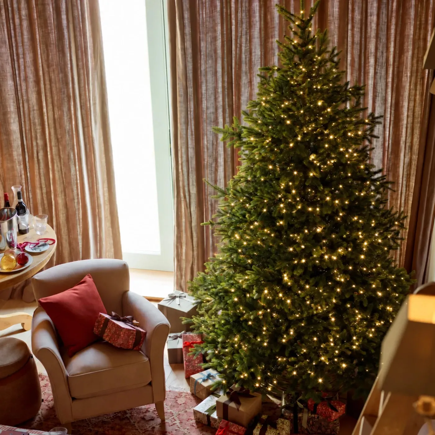 Windsor 9ft Pre-lit Christmas Tree – Neptune
