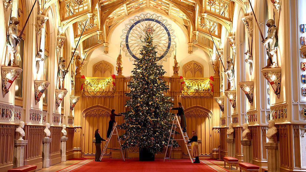 Windsor Castle's Christmas decorations revealed - BBC News