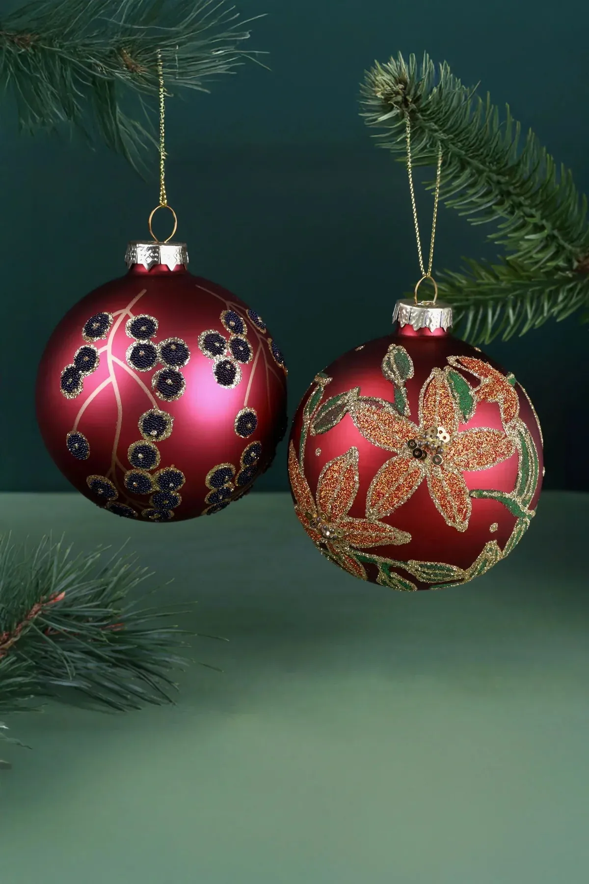 Winter Berry or Poinsettia Glass Bauble | G Decor