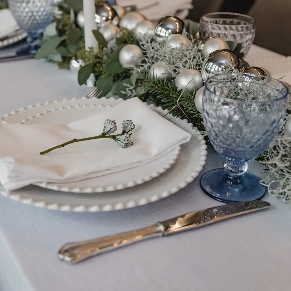 WINTER WONDERLAND | Magnolias on Silk | Perfect table decoration for  Christmas to rent!