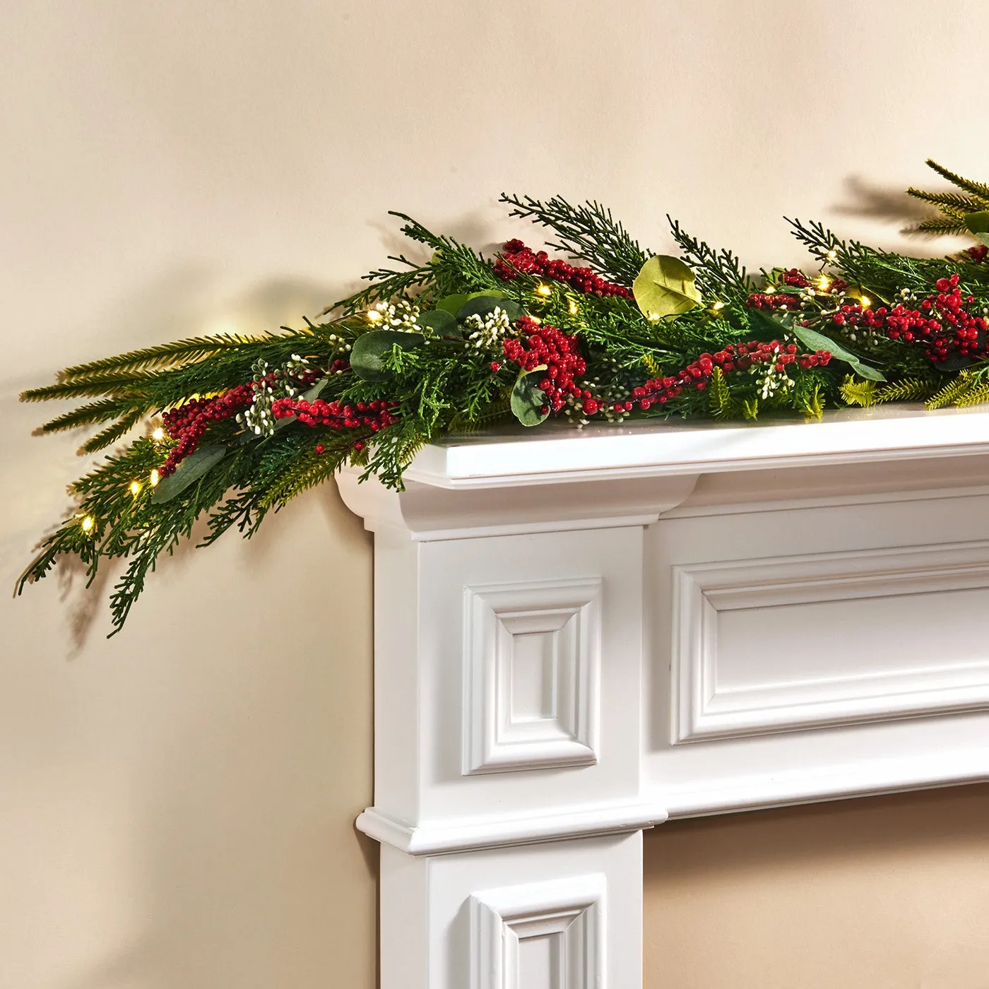 Winterberry and Greenery 72 Pre_Lit Christmas Garland