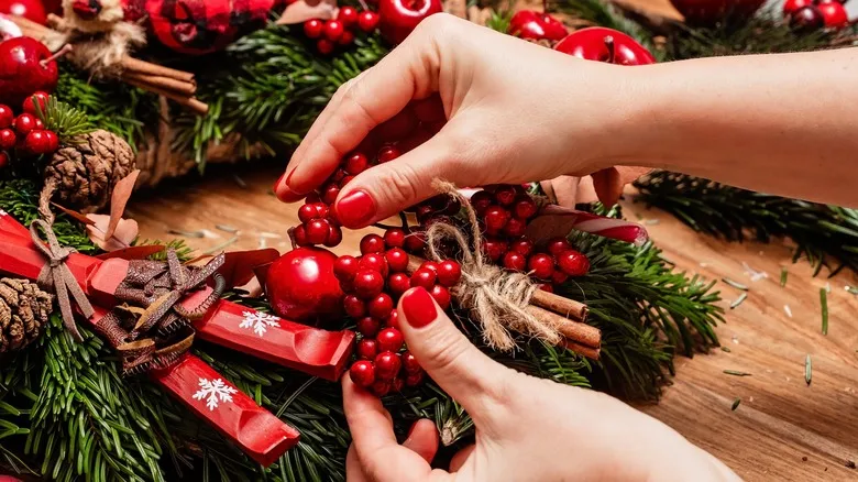 Woman Uses Pool Noodle To Make Gorgeous Christmas Table Centerpiece On A  Budget
